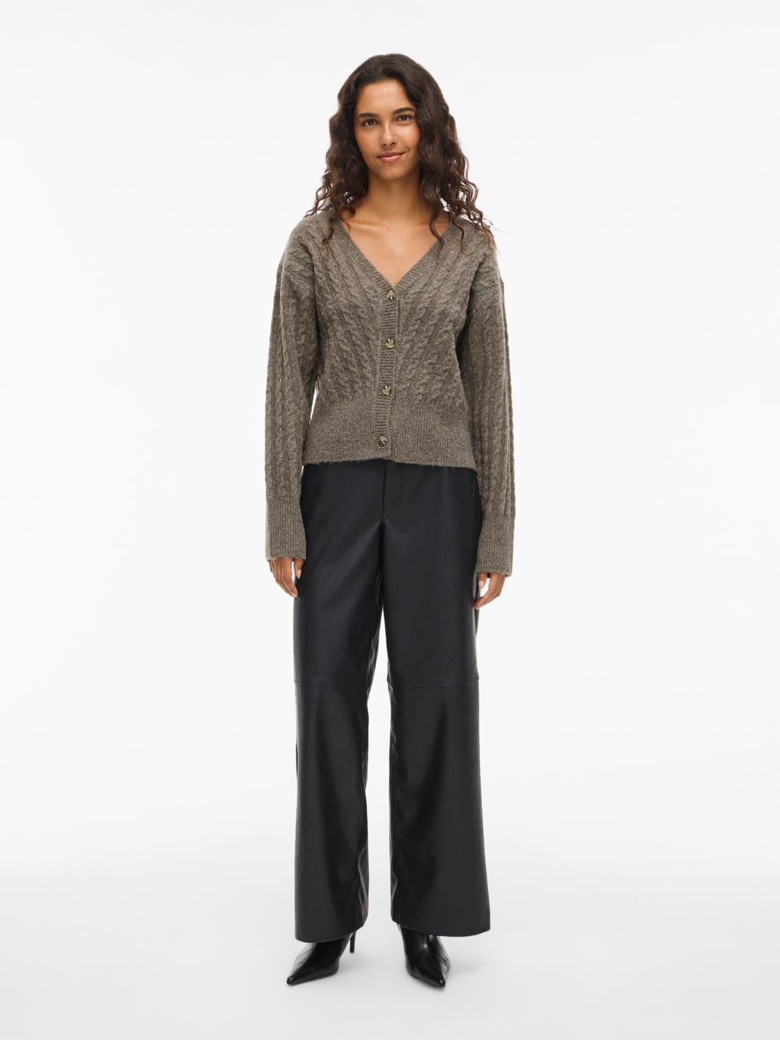 model_shot-front_full